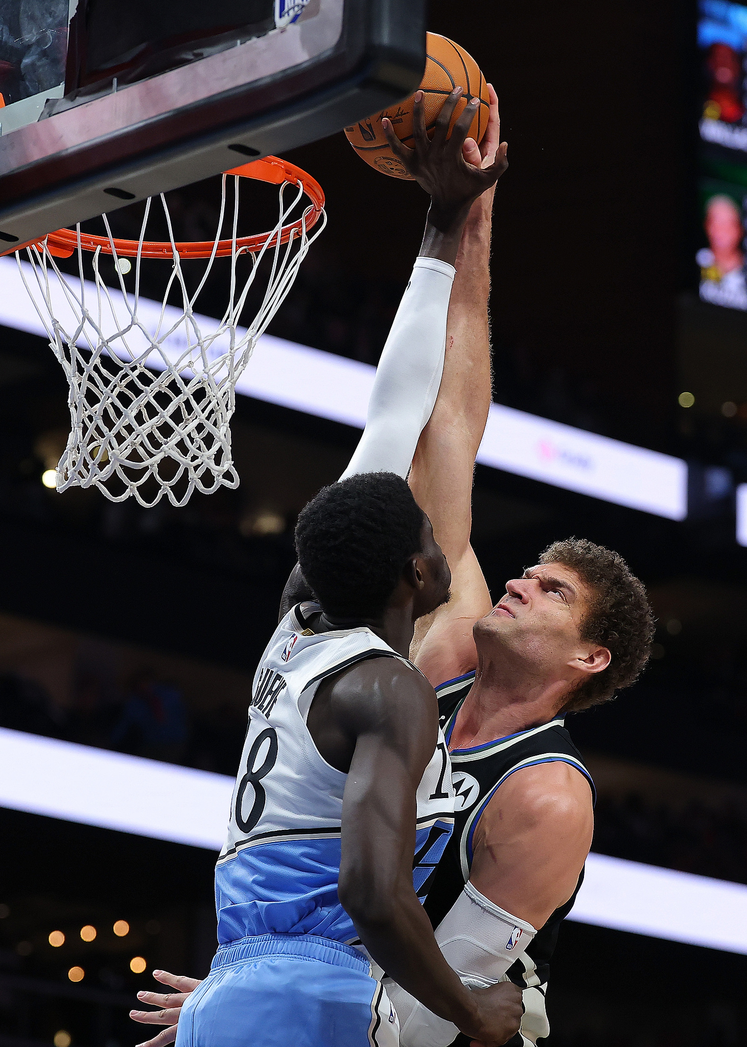 开云体育APP下载-雄鹿完胜老鹰，米德尔顿独得分公司高效