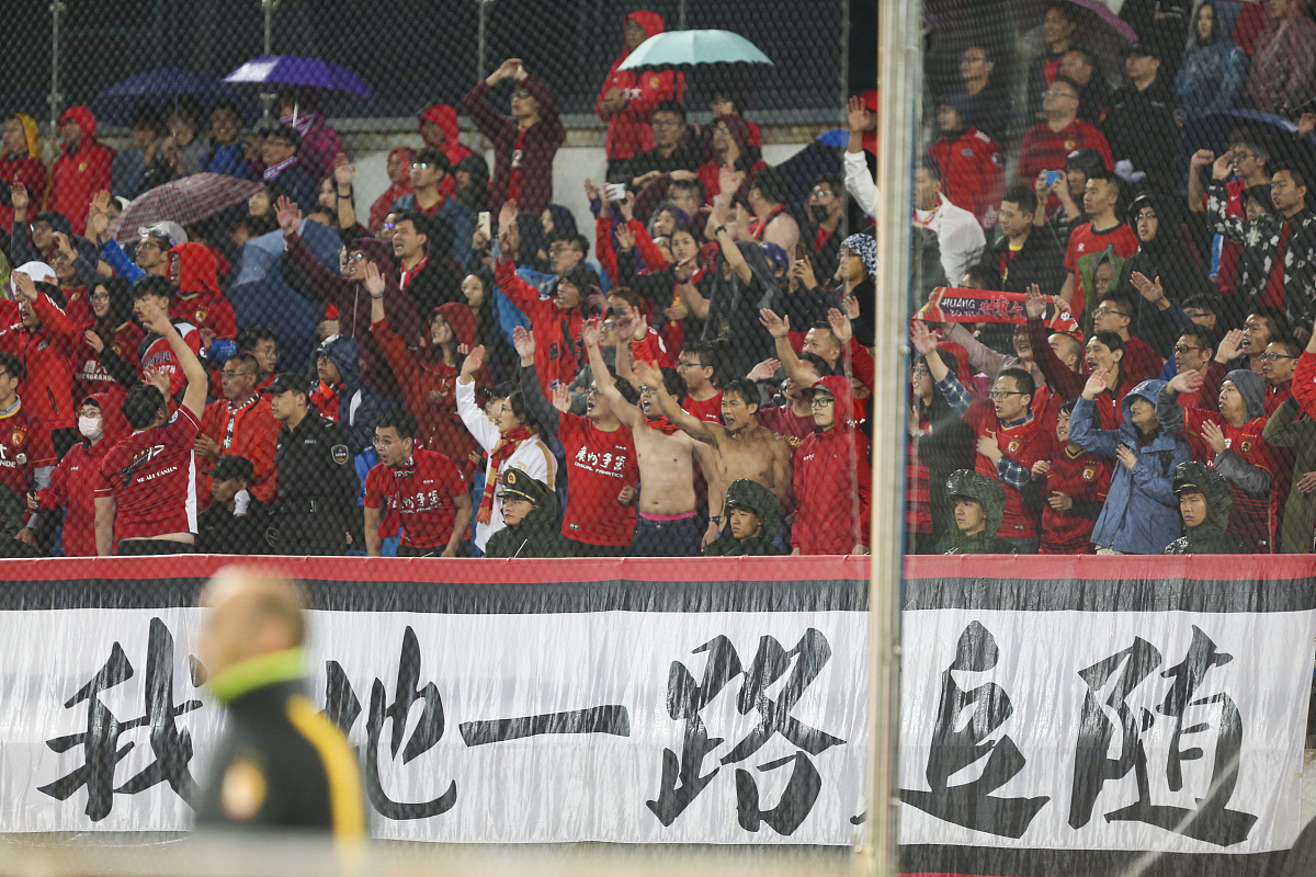 开云体育-顽强抵抗！球队绝地反击获胜