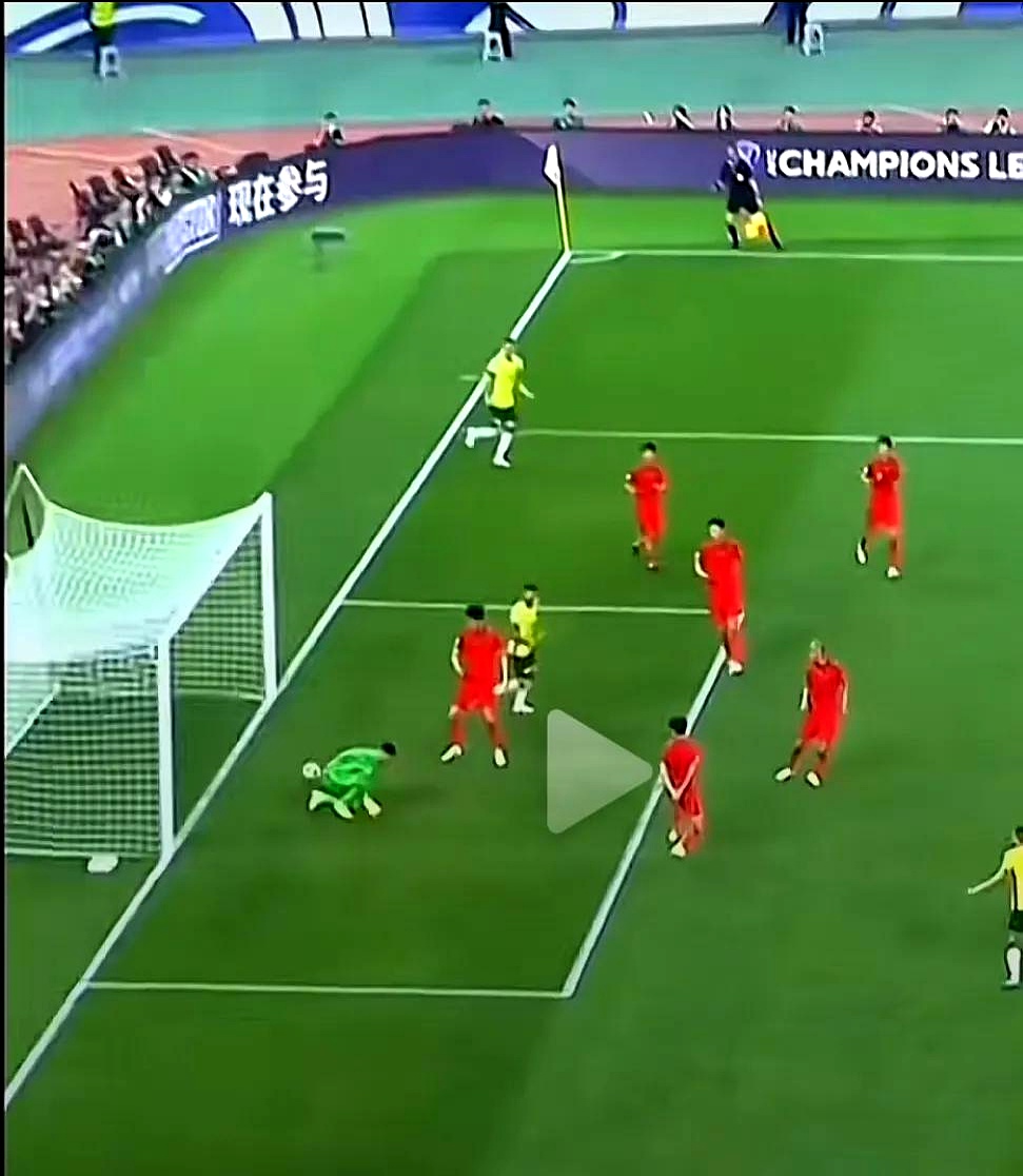 开云体育入口-利用对手失误，球队抓住机会取得领先