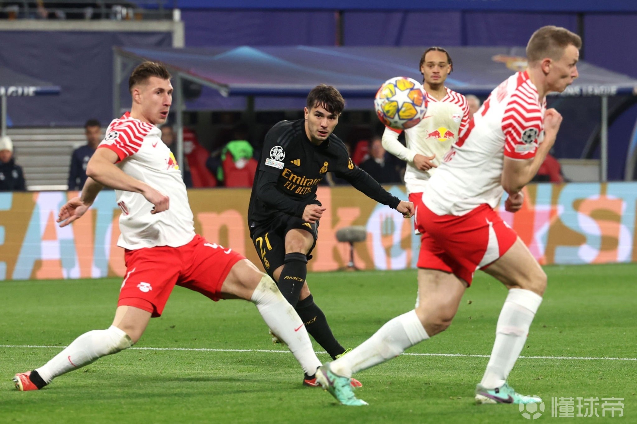 西班牙队在客场比赛中表现出色