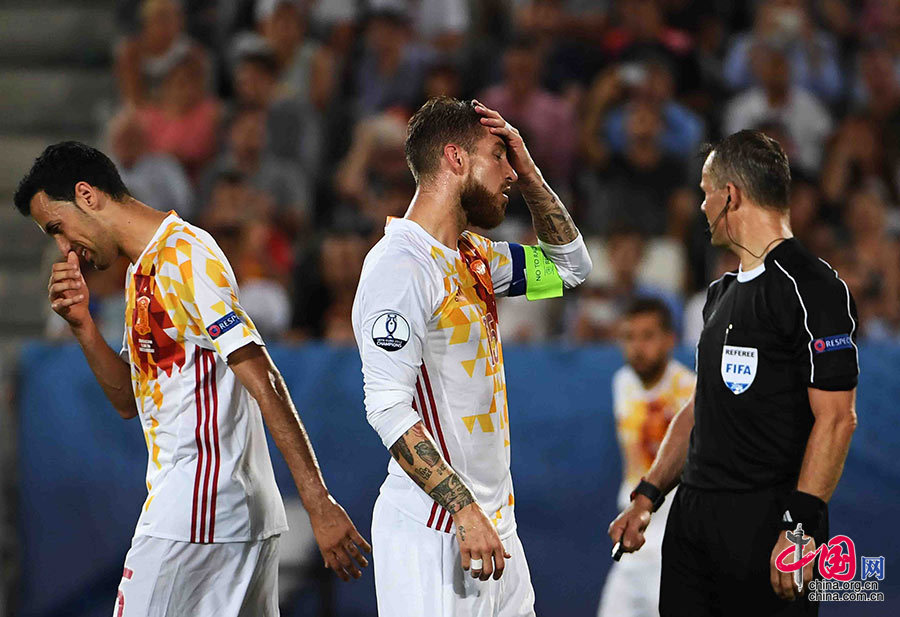 包含波尔多客场不敌洛里昂，遭遇连败的词条