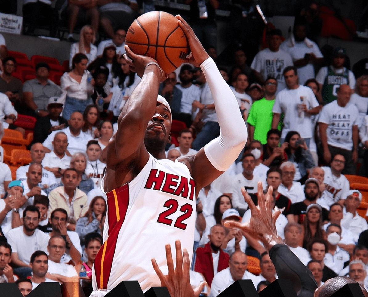 包含布鲁克林篮网碾压KT，克莱·汤普森打破历史纪录顶尖较量总决赛，强势挺进下一轮的词条