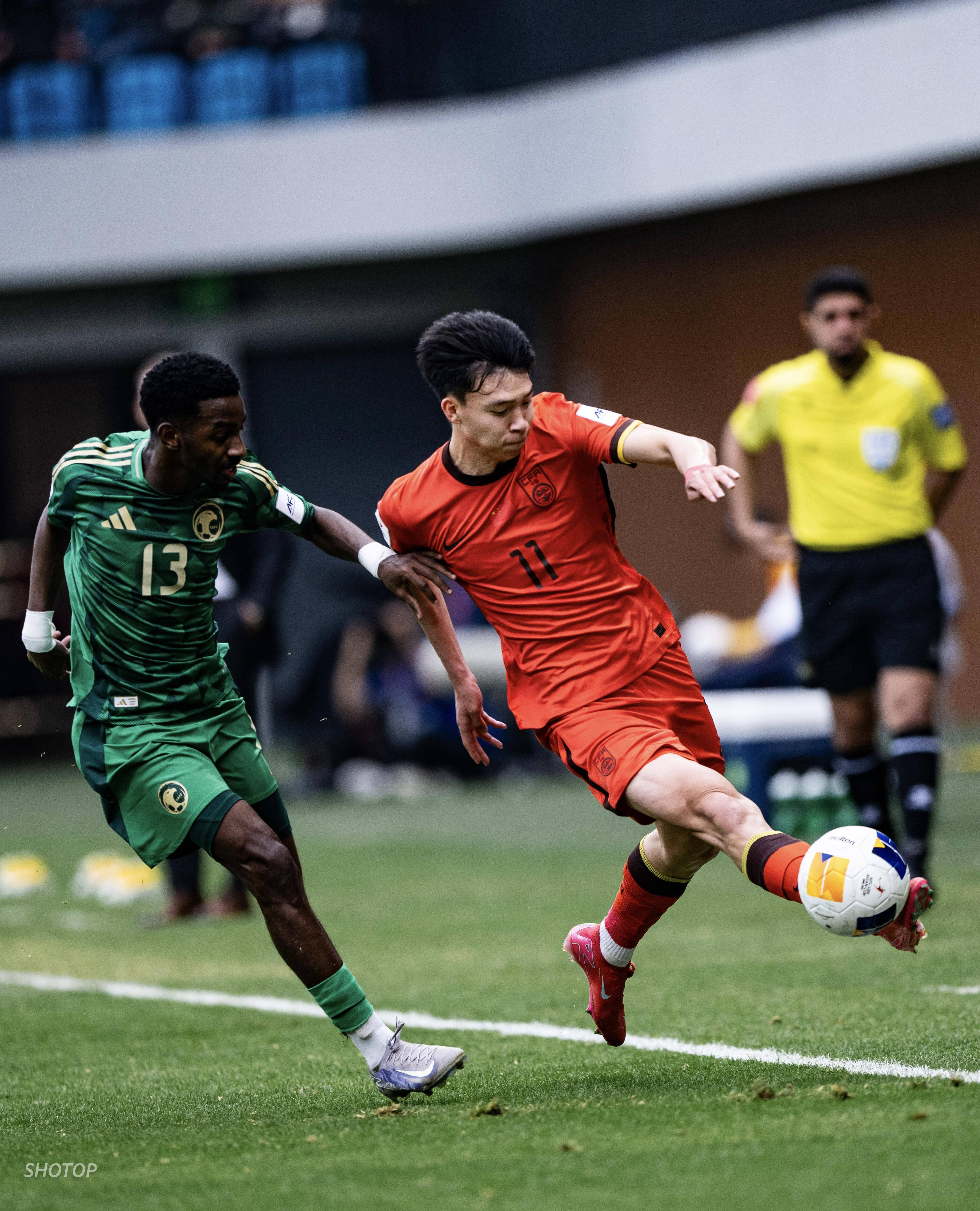 包含球员风采，国内顶尖足坛战场上展现实力的词条