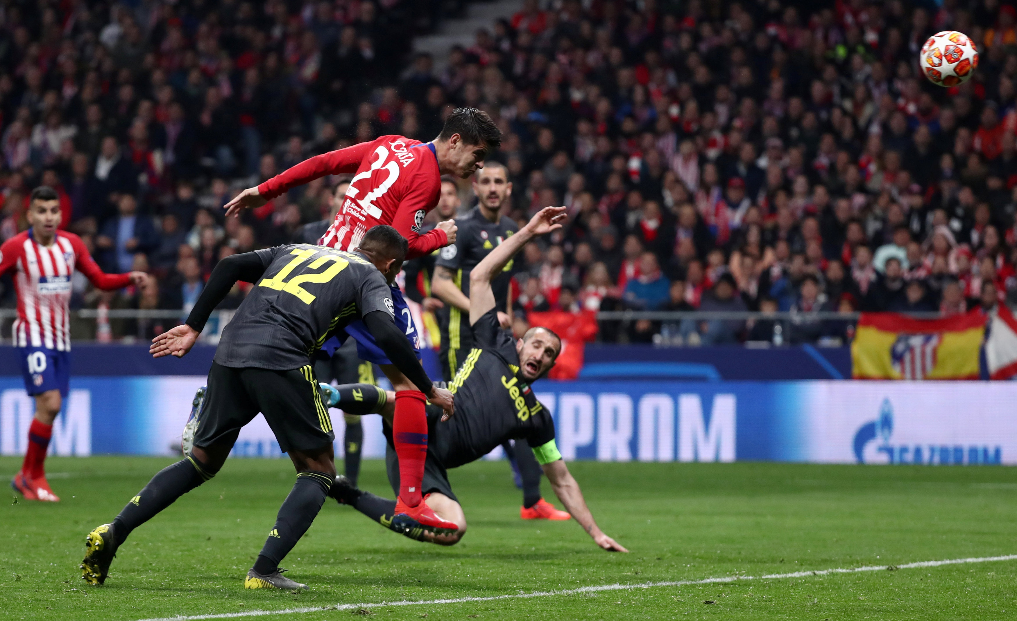 尼斯队经过艰苦博弈，最终获得比赛胜利的简单介绍