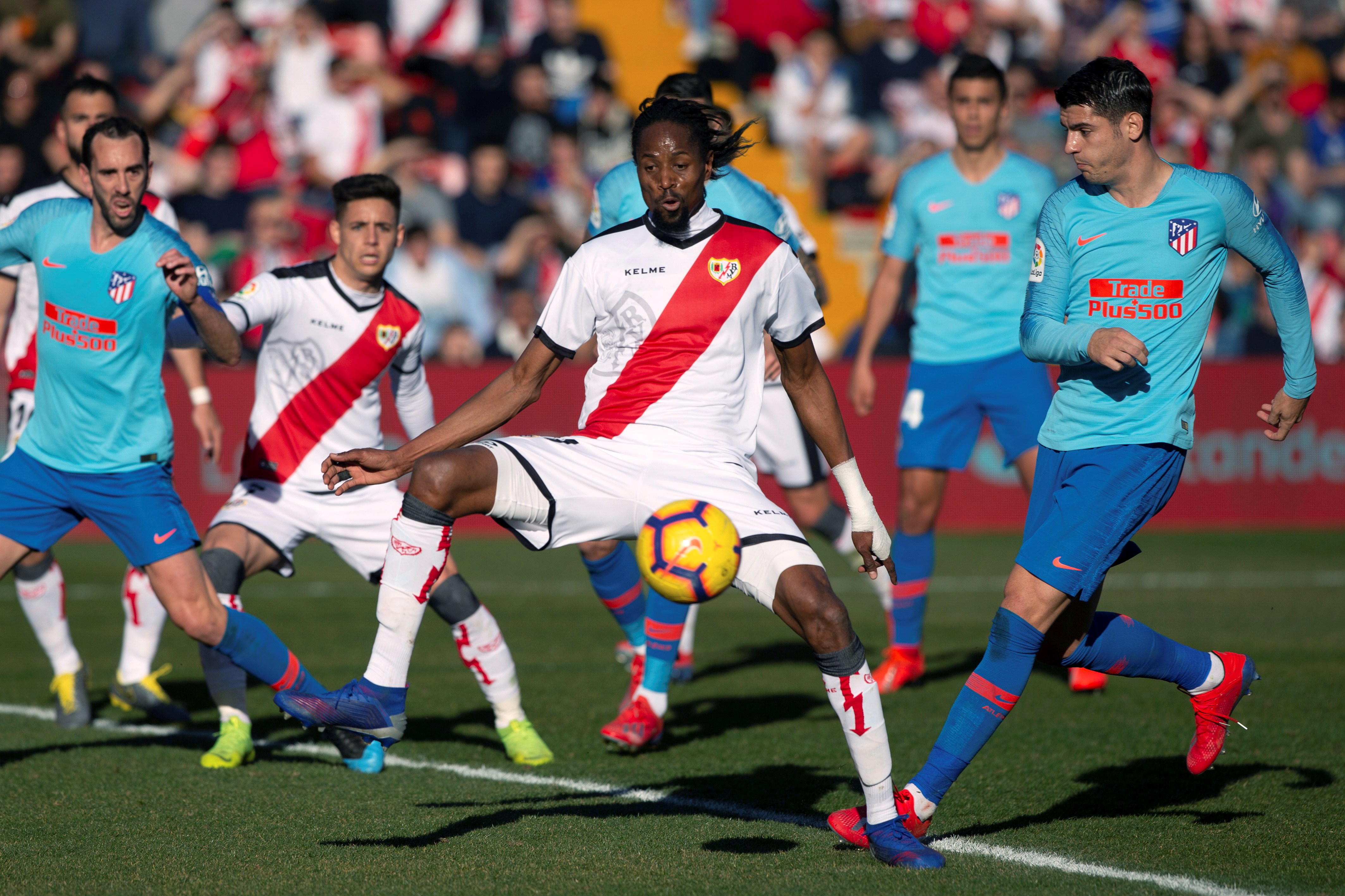 包含巴列卡诺连续不胜，积分面临下滑的词条