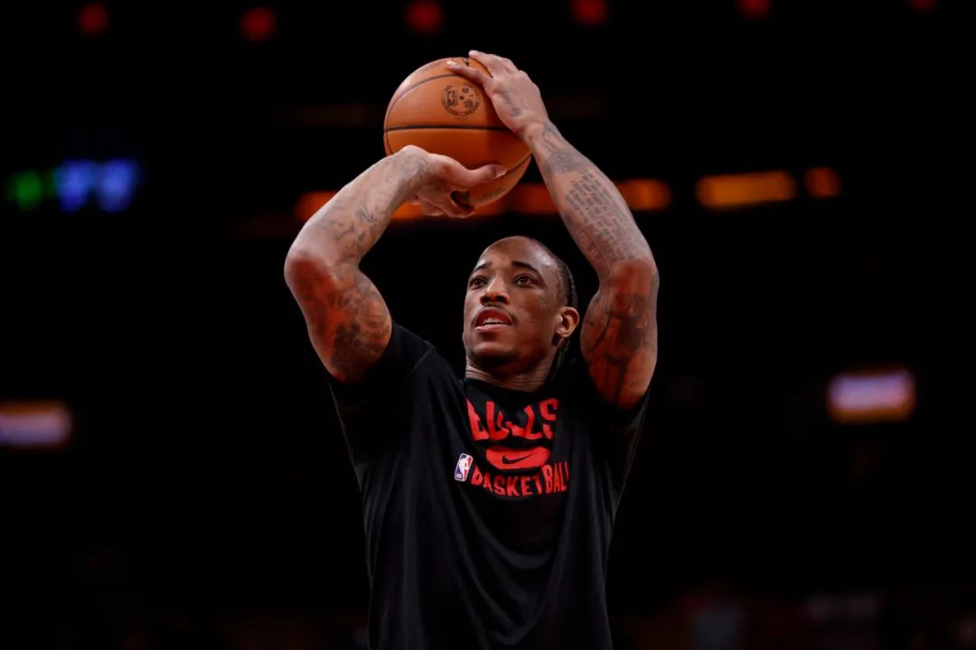 开云官网-湖人横扫公牛，德罗赞状态火热