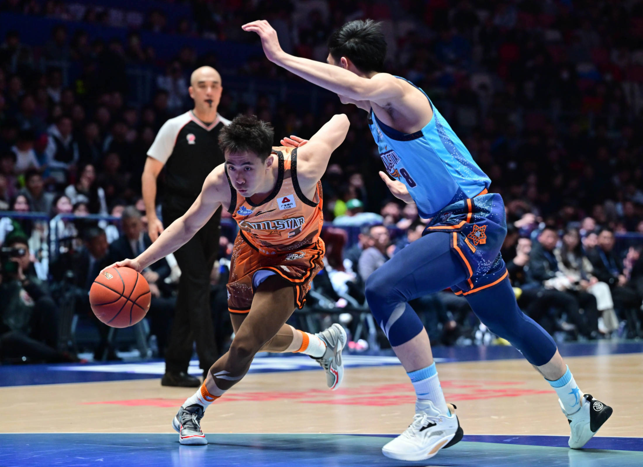 开云平台-各路球星齐聚一堂对抗展现激情拼搏