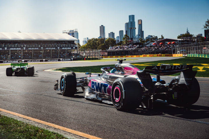 索伯车队翻盘迈凯伦，塞恩斯扛起全队