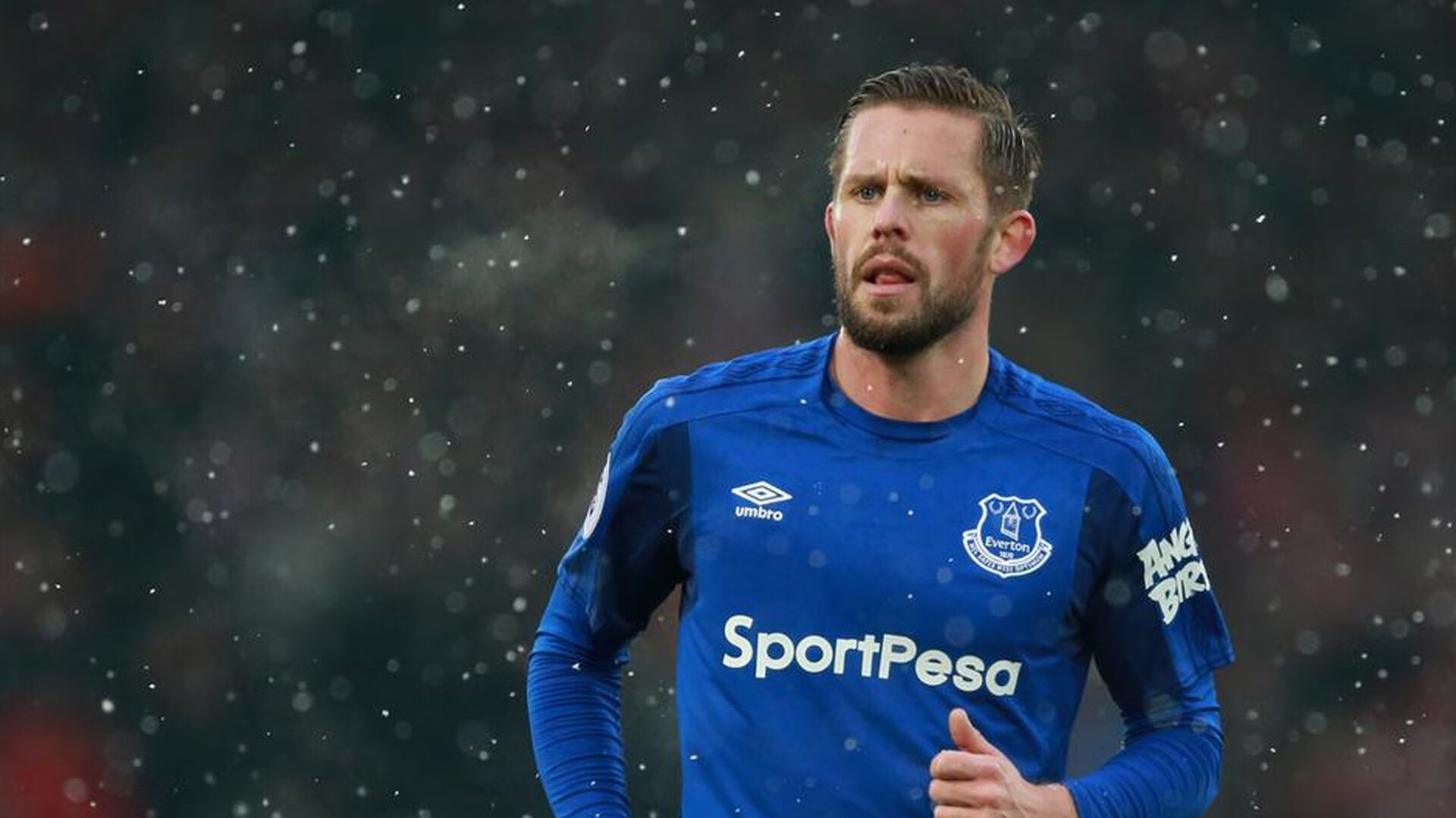 局外人法比尼奥，当错误的肤色在正确的时间亮出刀锋