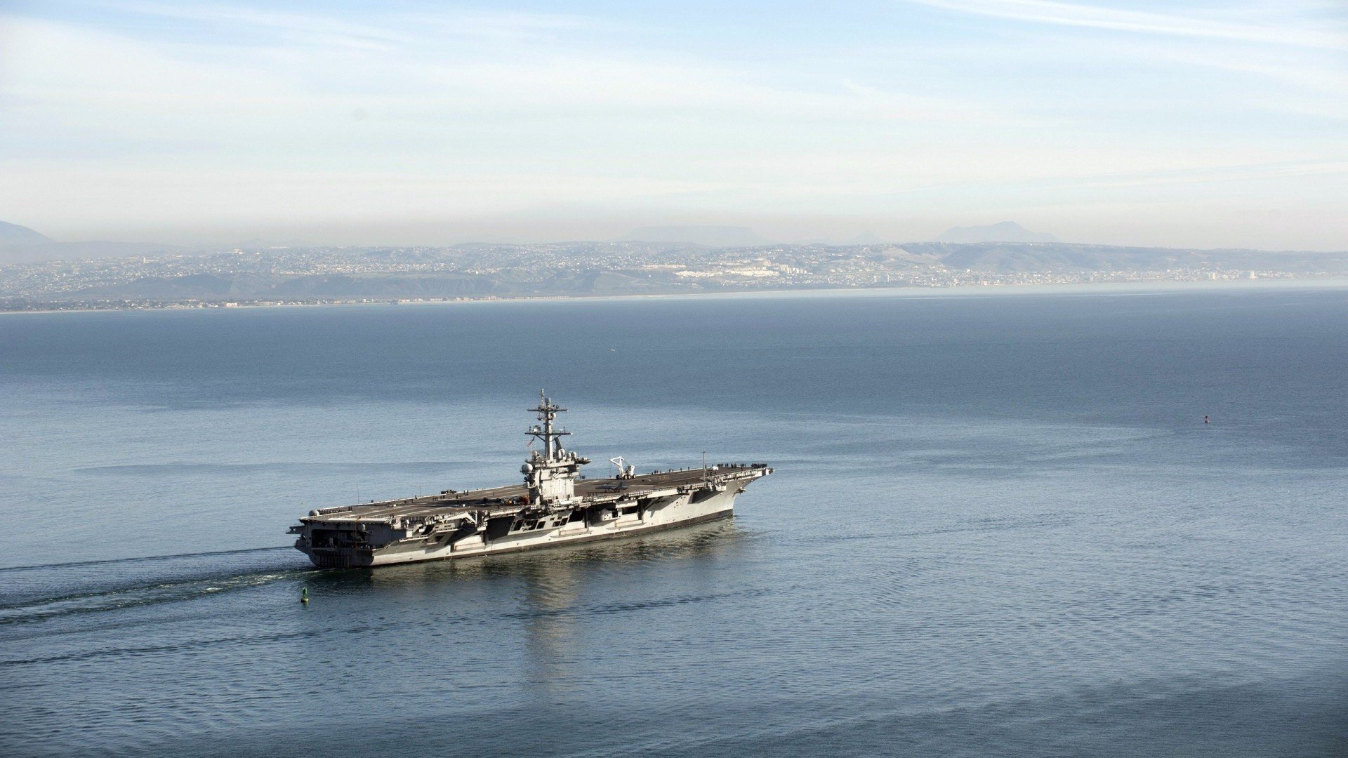 双重战场上的压制艺术，从绿茵场到硬木地板的征服哲学