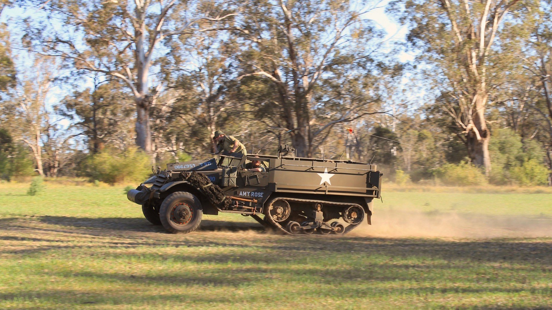 跨越半场，阿拉巴在中轴线上的绝对指挥